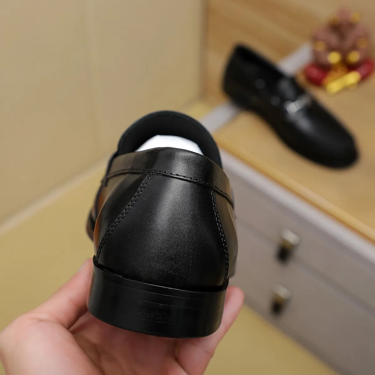 Men's shoes 460 💰 Louis Vuitton LV ® 🆕 model 🔛 full shoe counter, first layer cowhide, 🐂leather lining casual shoes for men, super soft outsole, a must-have for driving. Synchronized with the counter, original first layer cowhide, completely 1:1 mold customization 🌹 top version, color optional! Number: 38-44 (45.46 customized)